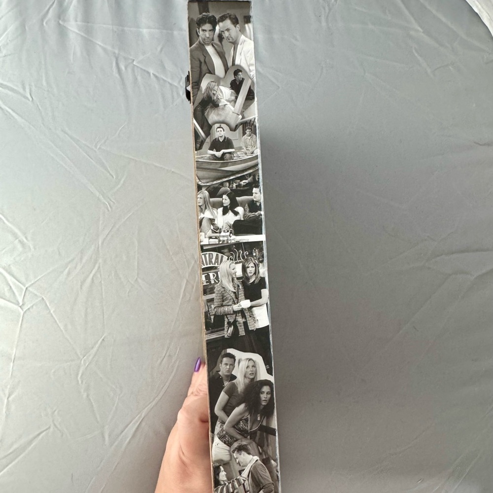FRIENDS Tv Show Sign, They Don’t Know That We Know They Know We Know 8 x 10 - Picture 2 of 10